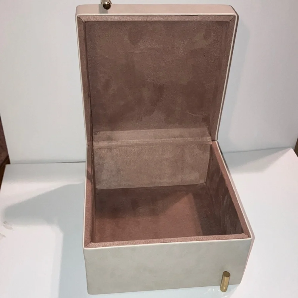 Cream Jewelry Keepsake‎ Box with Gold Accents Faux Leather Sleek Modern Minimal
